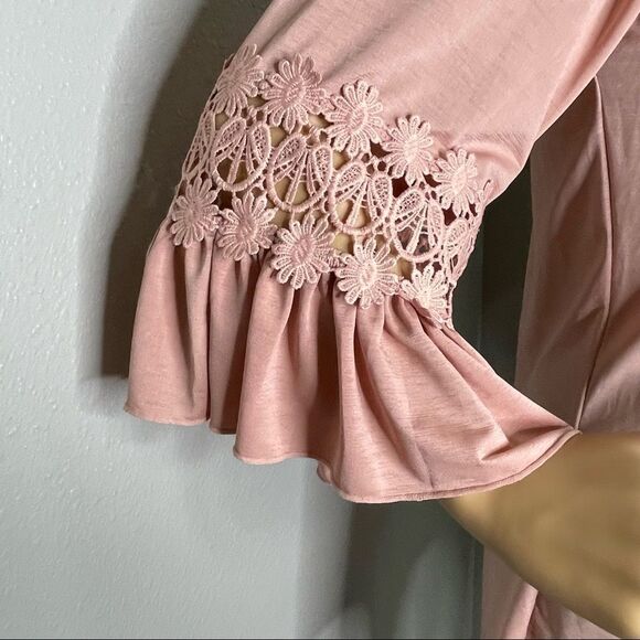 Win Win Ruffle Bell Sleeve Tunic Blouse Blush Pink Crochet Insert Detail Sz S/M - Picture 5 of 11